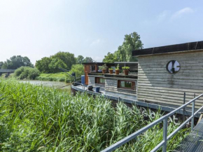 Cushy Boat in Merkem with Terrace